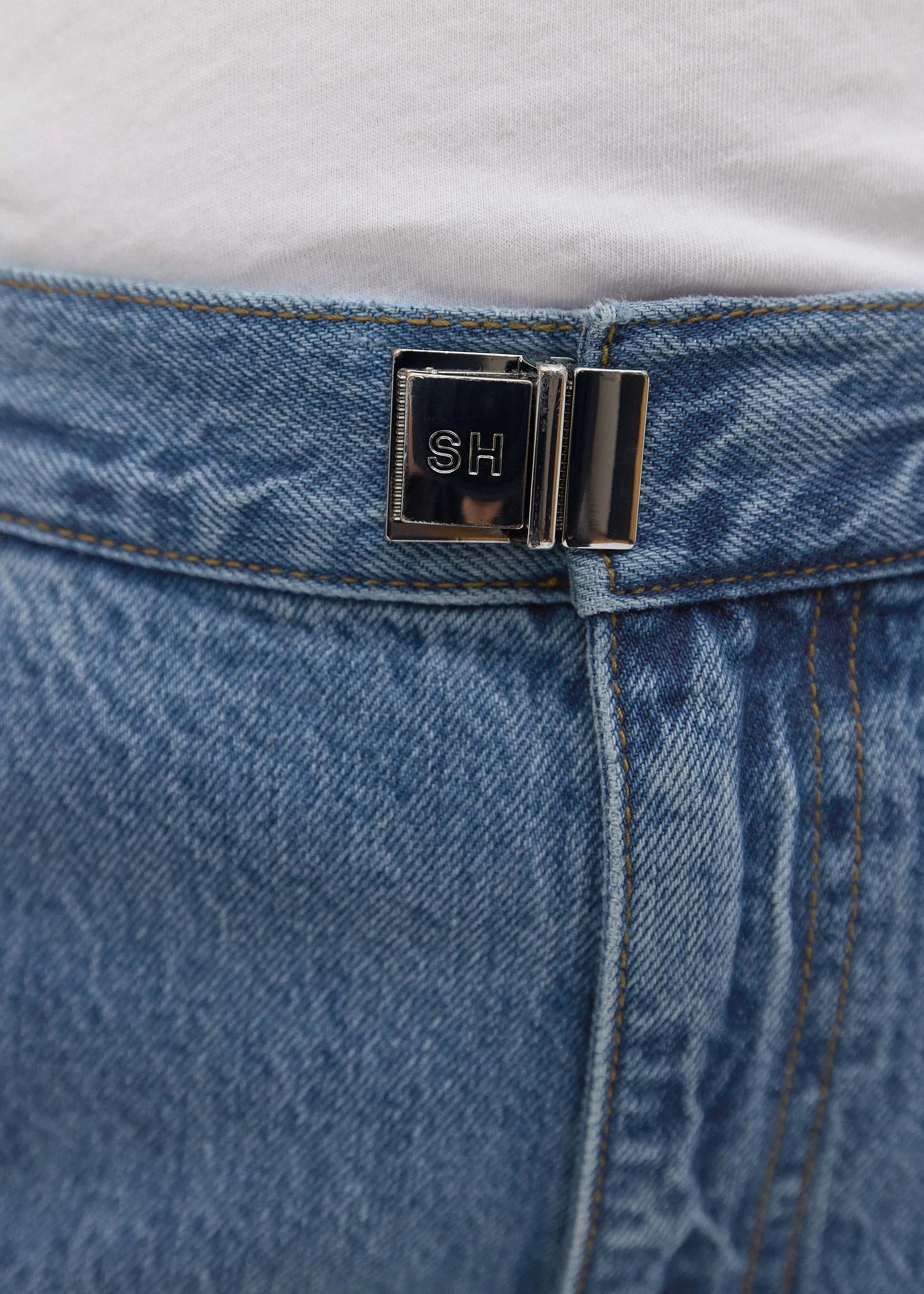 Buckle Jean in Classic Blue