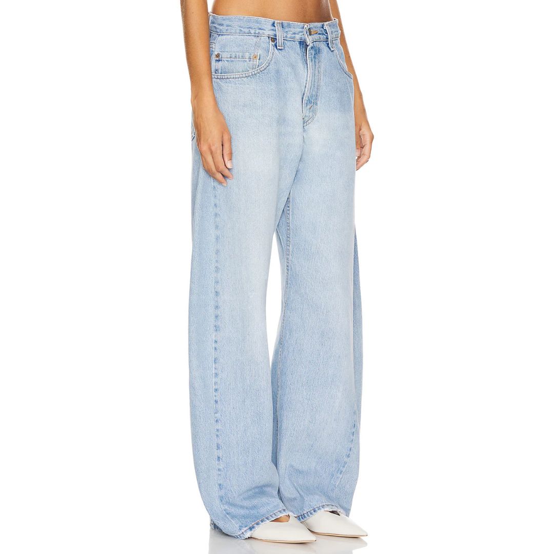 Barrel Jean in Light/Medium Wash