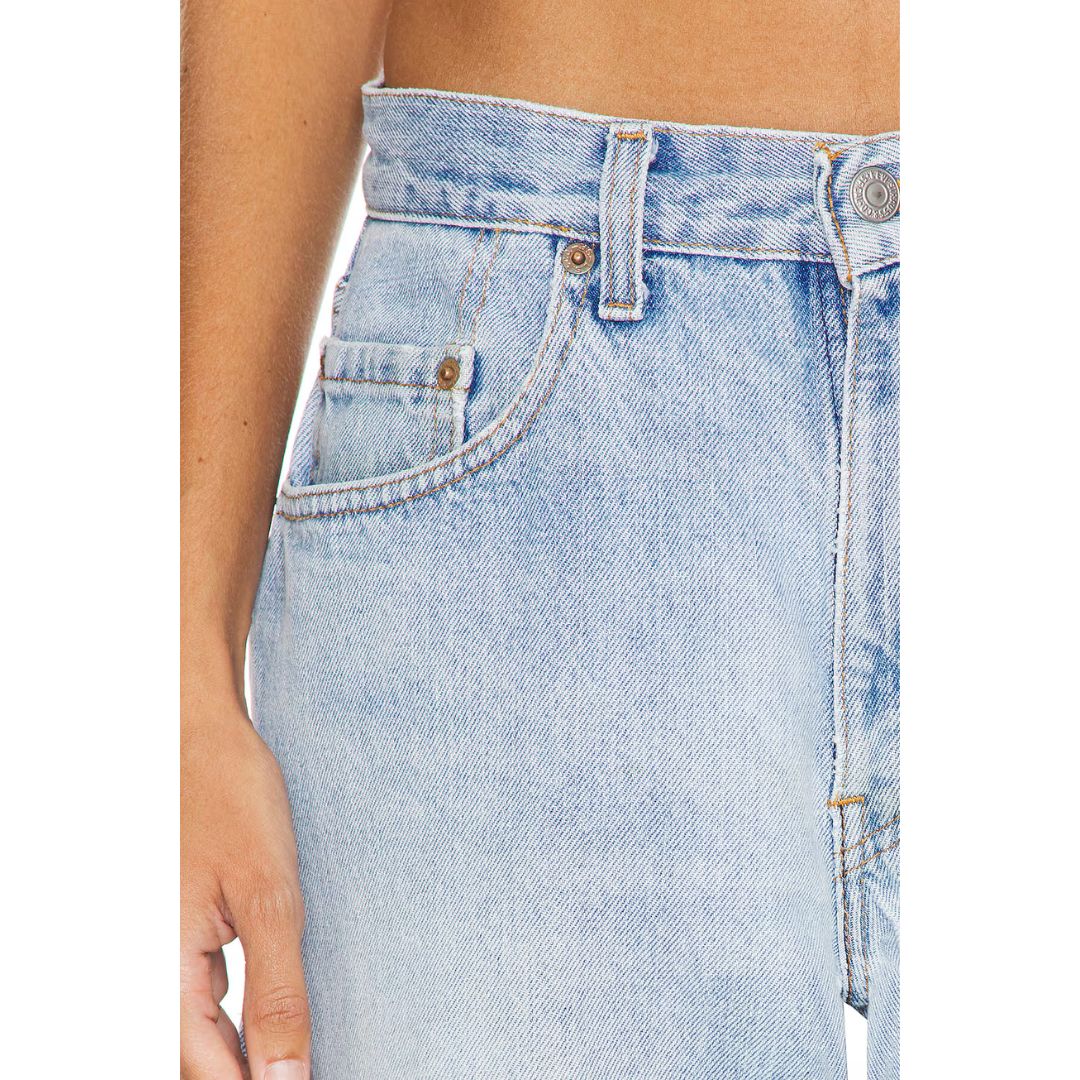 Barrel Jean in Light/Medium Wash