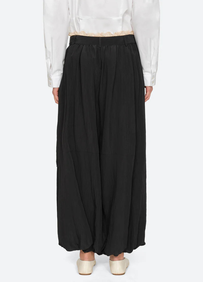 Lisette Pant in Black