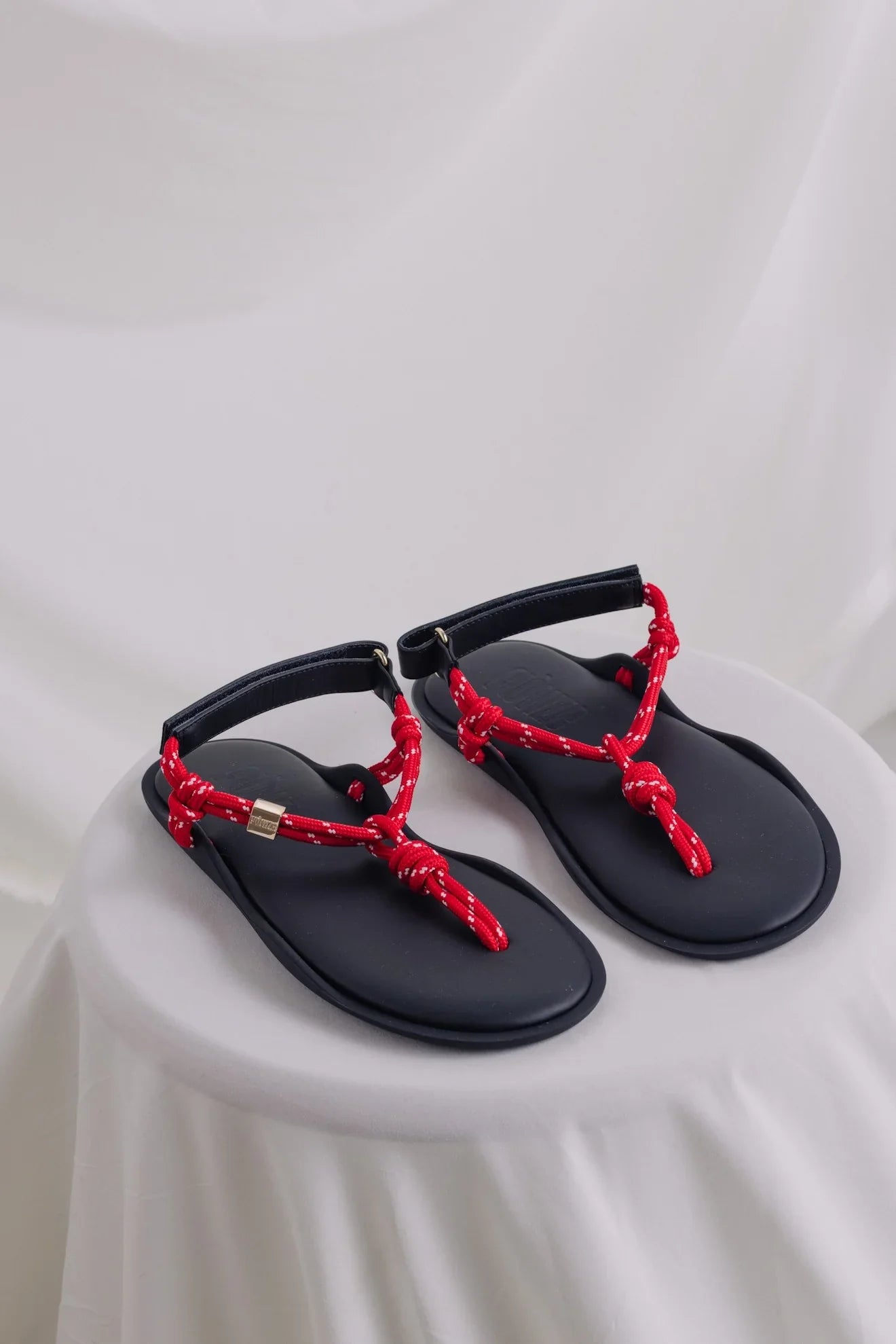 Fló Monocolor Rope Sandals in Red
